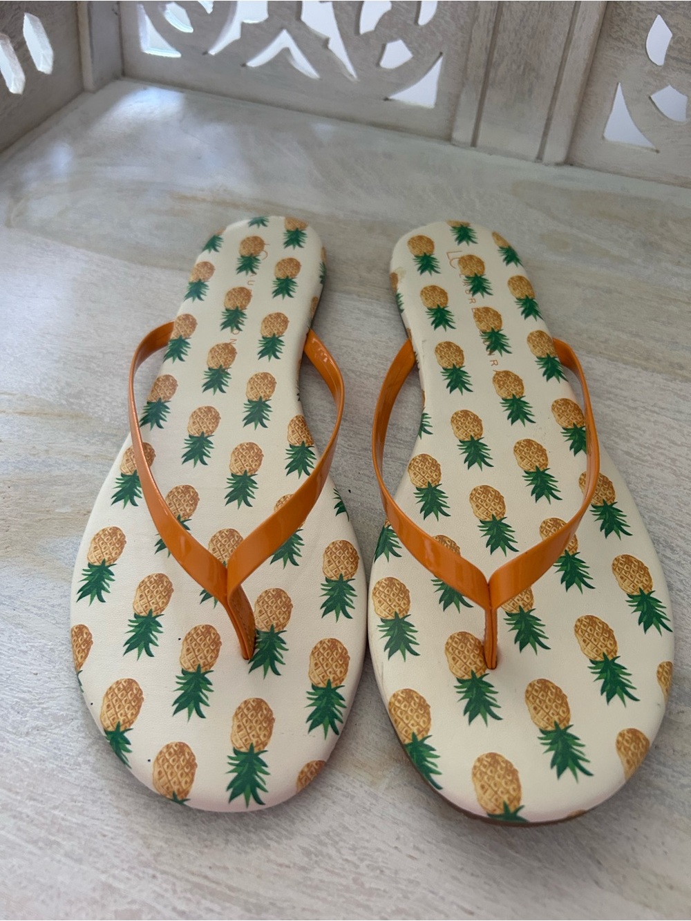 NWOT LC Lauren Conrad Pineapple Thong Sandals White Yellow Green size 9